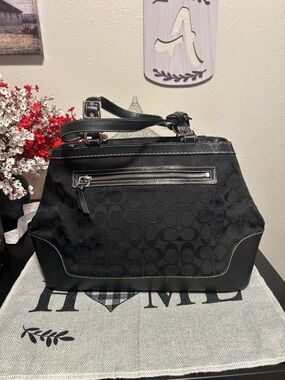 Coach❤️Vintage Black Signature Canvas Bag E04M 7052 Nice!